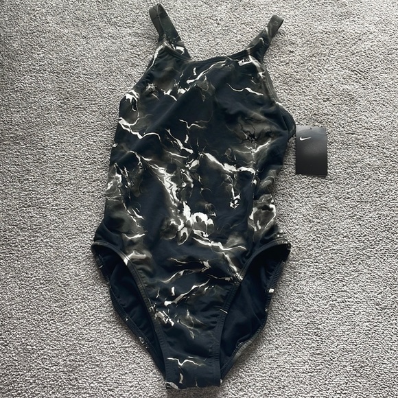 Nike Hydrastrong women’s one-piece swimsuit - size 10 - Picture 1 of 2